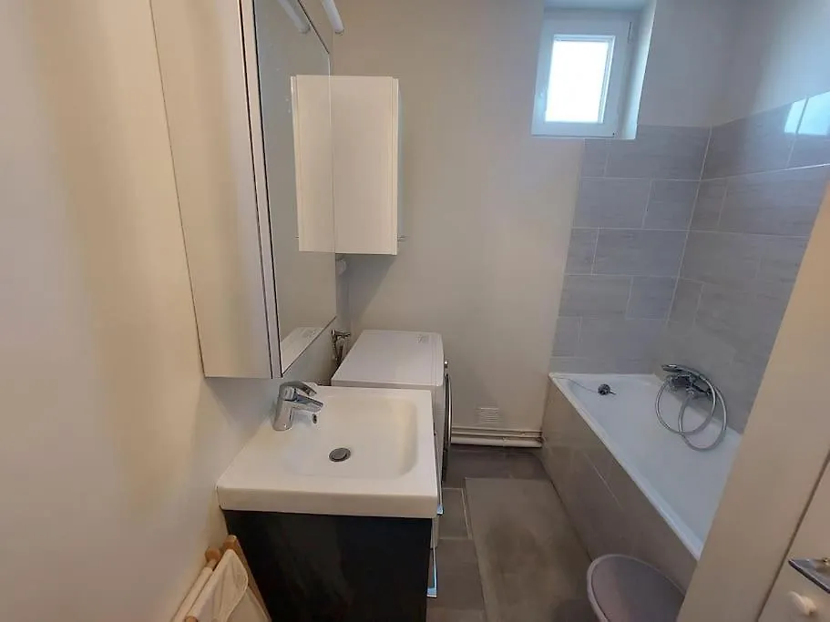 Apartment With Tour Eiffel View And Montmartre Paris France