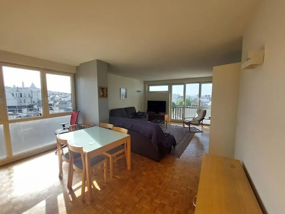 Apartment With Tour Eiffel View And Montmartre Paris France